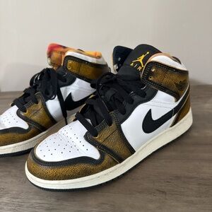 DS YOUTH Air Jordan 1 Mid SE GS Wear-Away BLACK Taxi DQ8418 071 SZ 7 YOUTH